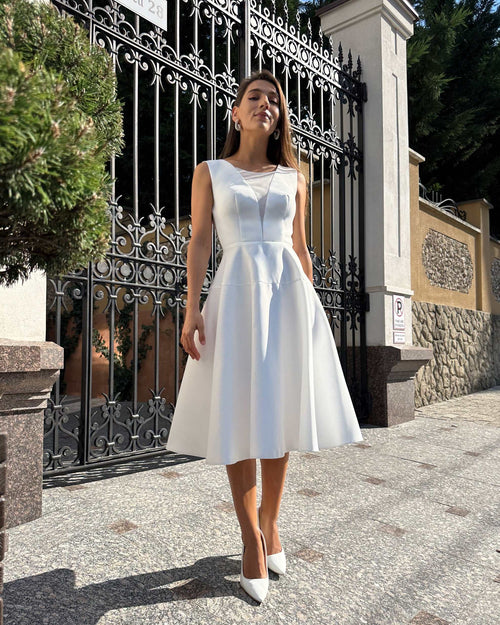 Rochie eleganta midi fără mâneci, ideală pentru cununia civilă, design elegant și rafinat.