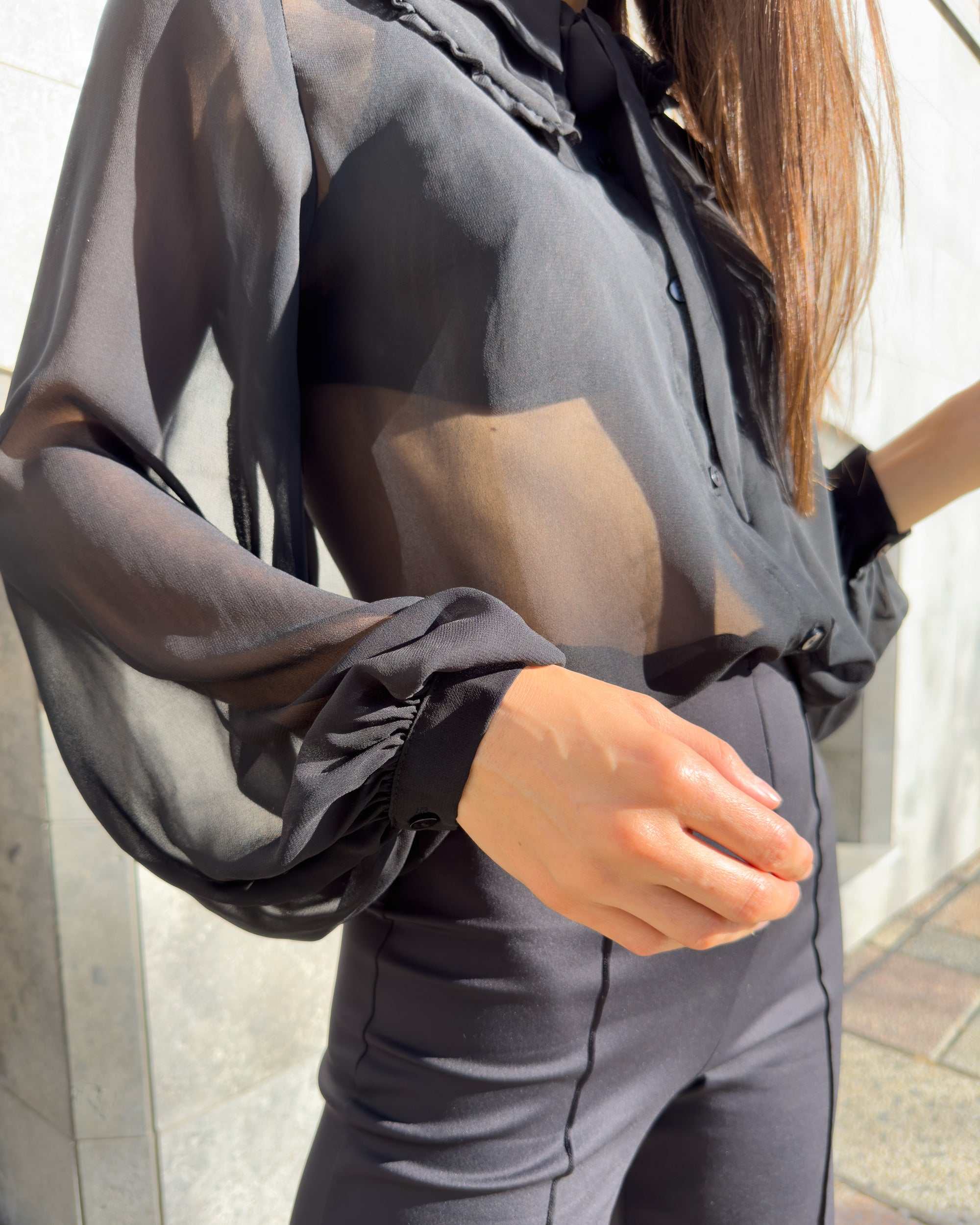 Bluza eleganta damă cu mâneci din chiffon, croi drept, transparentă.