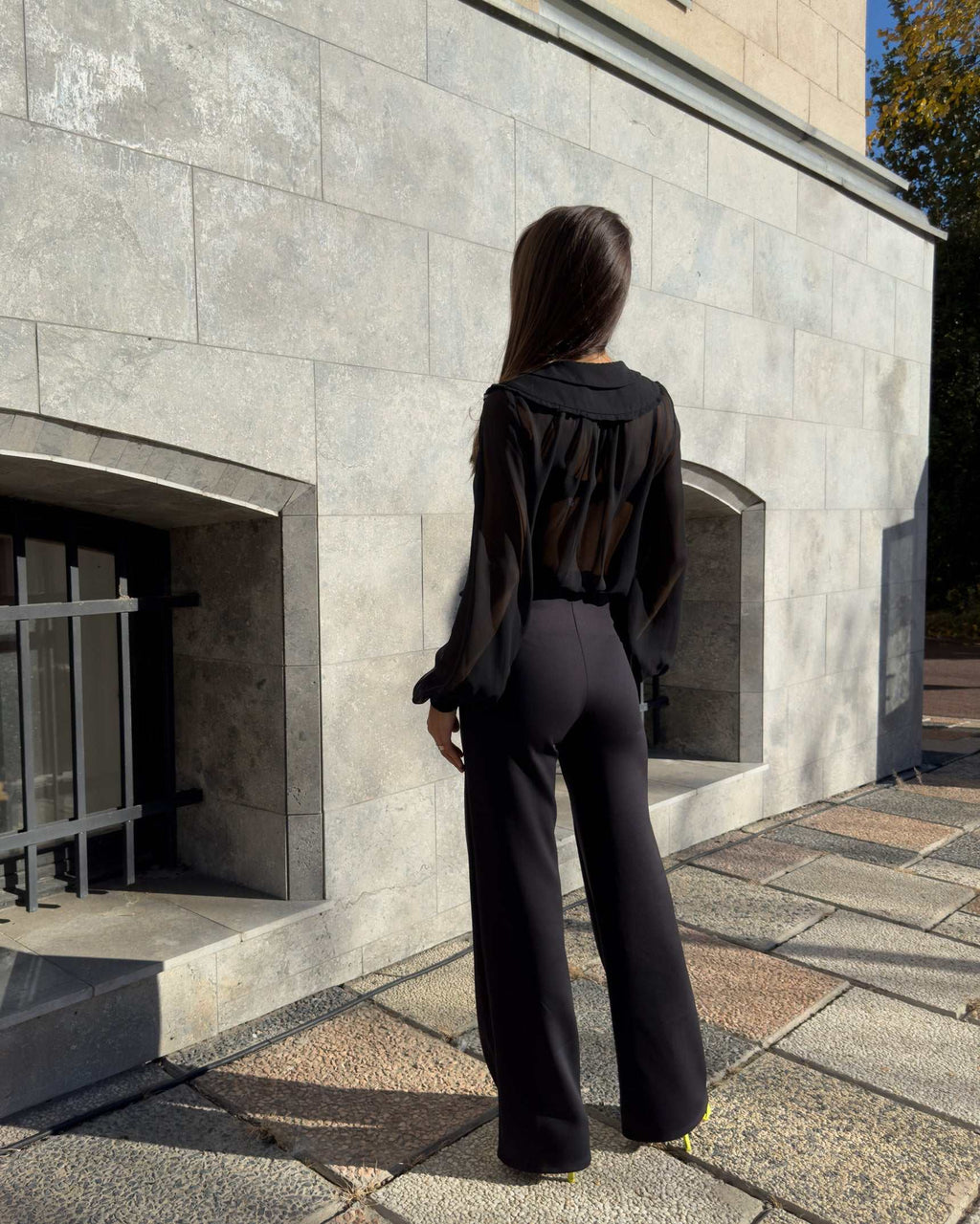 Bluza eleganta damă cu mâneci lungi din chiffon, croi drept, guler dublu decorativ.