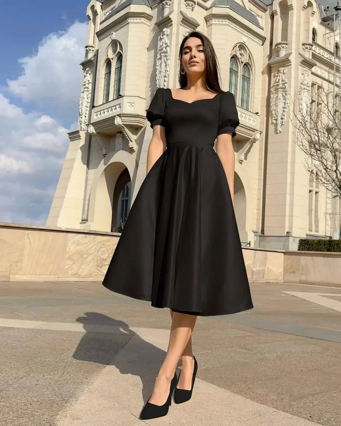 Rochie eleganta de ocazie neagră, croială A-line, perfectă pentru evenimente speciale.