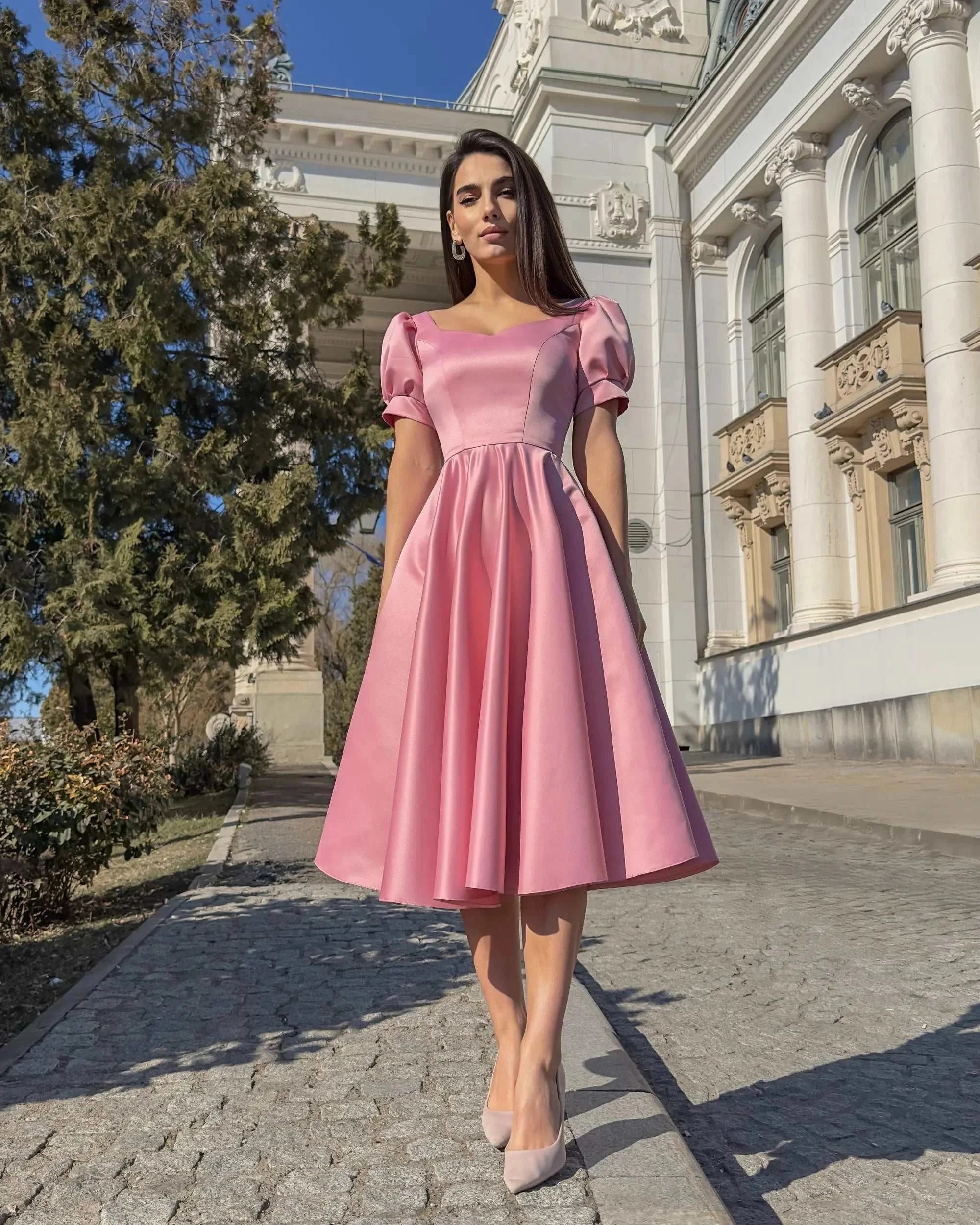 Rochie elegantă de ocazie cu un design rafinat