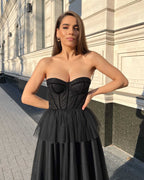 Rochie eleganta de petrecere elegantă cu corset din dantelă franceză.