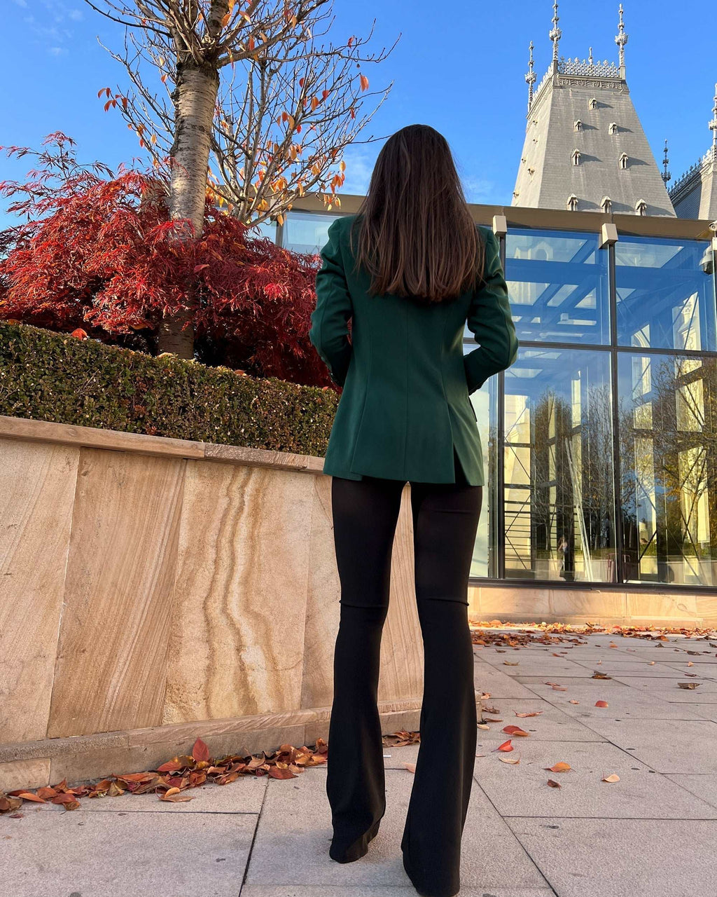 Sacou dama elegant verde smarald, cu doua rânduri de nasturi si slit