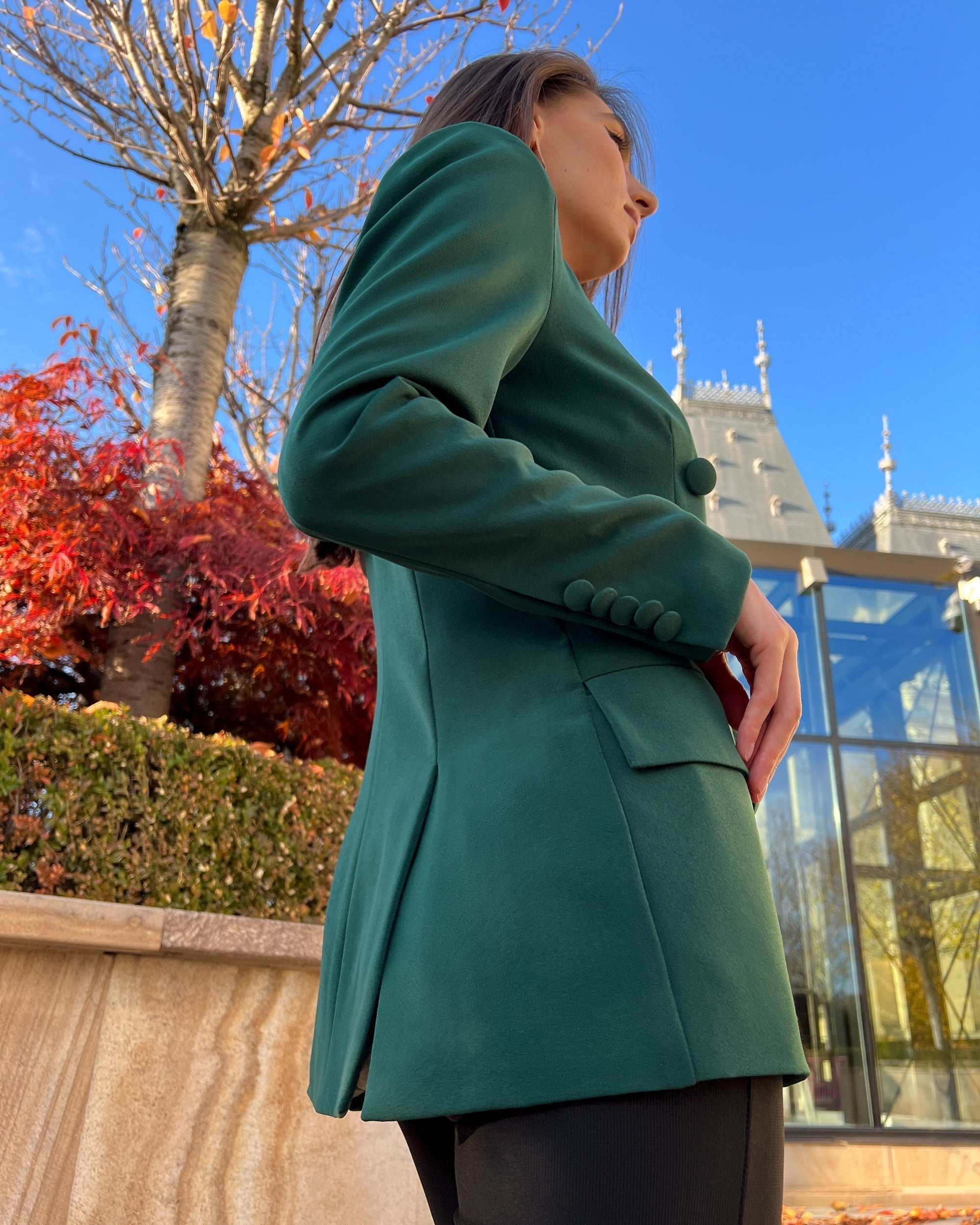 Sacou dama elegant verde smarald, cu doua rânduri de nasturi si slit